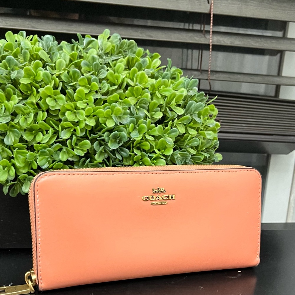 Coach salmon wallet